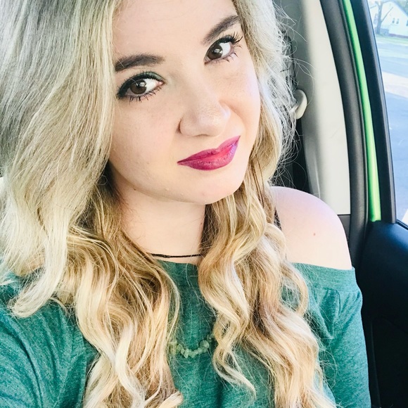 Meet your Posher, Jocelyn - Picture 2 of 2